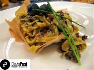 Tagliatelle con capriolo e mirtilli