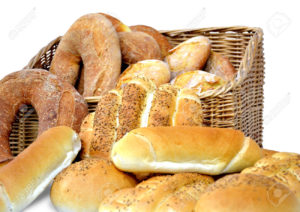 28419514-Composizione-con-cesto-di-pane-di-diverse-specialit--Archivio-Fotografico